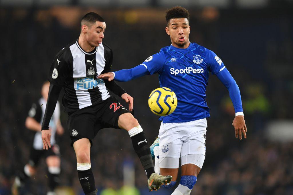 Everton's English defender Mason Holgate () challenges Newcastle United's Paraguayan midfielder Miguel Almiron (L) 
during the English Premier League football match between Everton and Newcastle United at Goodison Park in Liverpool, north west England on January 21, 2020. (Photo by Paul ELLIS / AFP) / RESTRICTED TO EDITORIAL USE. No use with unauthorized audio, video, data, fixture lists, club/league logos or 'live' services. Online in-match use limited to 120 images. An additional 40 images may be used in extra time. No video emulation. Social media in-match use limited to 120 images. An additional 40 images may be used in extra time. No use in betting publications, games or single club/league/player publications. /  (Photo by PAUL ELLIS/AFP via Getty Images)