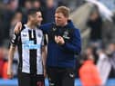 Newcastle United head coach Eddie Howe speaks with Miguel Almiron. (Photo by Stu Forster/Getty Images)