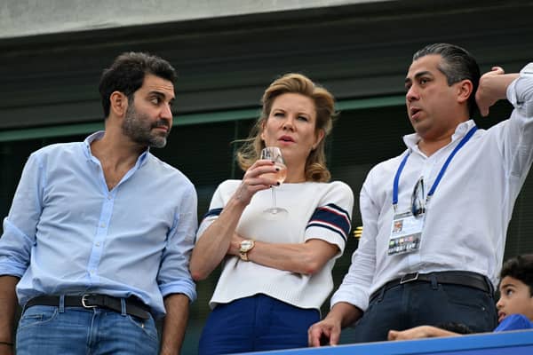Newcastle United’s English minority owner Amanda Staveley and her husband Mehrdad Ghodoussi chat with Chelsea’s owner US businessman Behdad Eghbali (Photo by GLYN KIRK/AFP via Getty Images)
