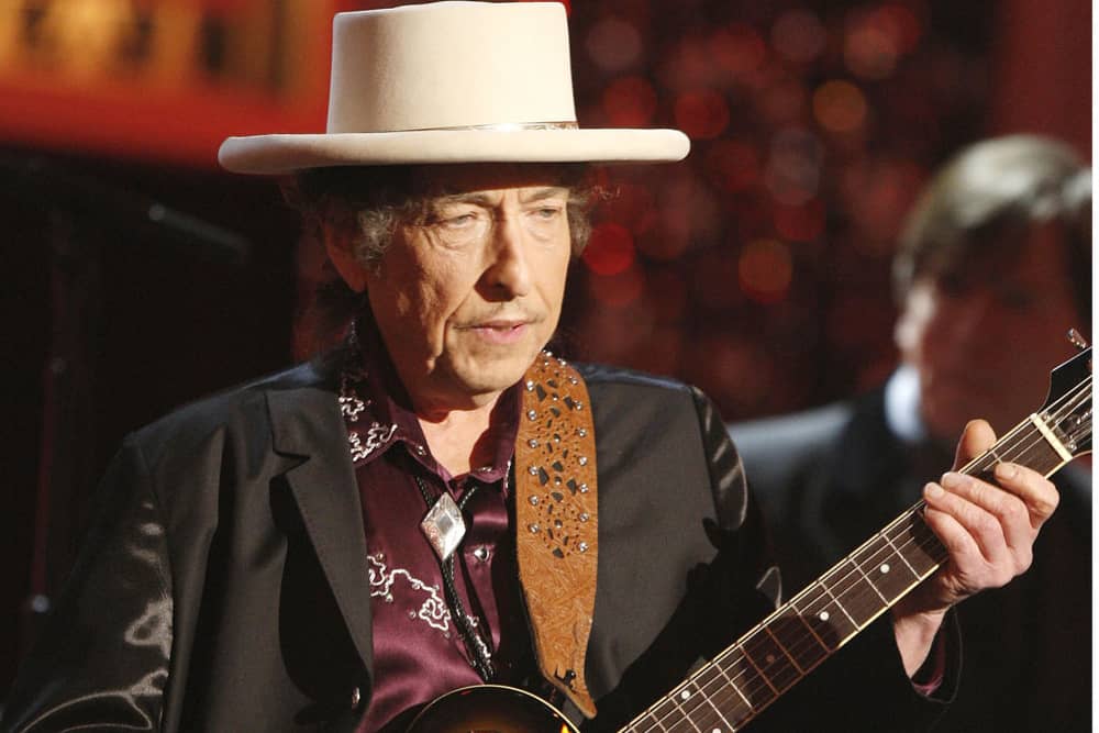 Bob Dylan has issued a rare public apology for selling books with automated signatures.  