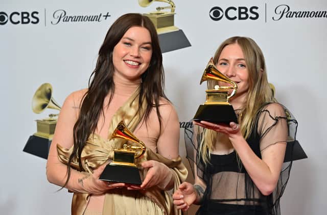 Wet Leg pose with the awards for Best Alternative Music Performance and Best Alternative Music Album (Photo: FREDERIC J. BROWN/AFP via Getty Images)