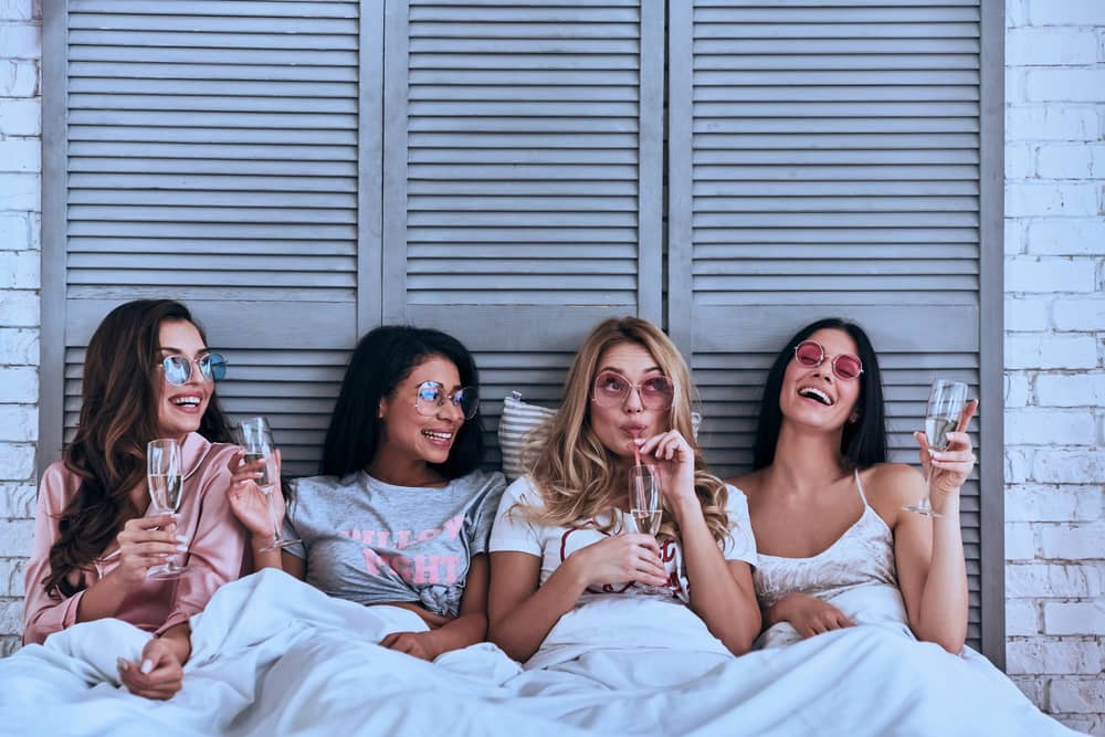 Galentine’s Day Drinks: The perfect night in with the girls including champagne, cocktails and non alcoholic