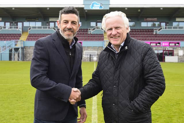 Julio Arca and Geoff Thompson (photo South Shields FC)