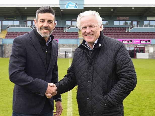 Julio Arca and Geoff Thompson (photo South Shields FC)