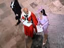 An amusing video has emerged of Katy Perry looking lost at Westminster Abbey for the coronation 
