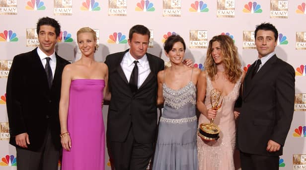 (L to R) Actors David Schwimmer, Lisa Kudrow, Matthew Perry, Courteney Cox Arquette, Jennifer Aniston and Matt LeBlanc (Photo by Robert Mora/Getty Images)
