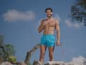 Bombshell Sammy enters the villa & dates 3 girls