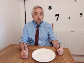 Hangry dad Iain Grant ordered his family a £34 take out curry - only to discover when he went to collect it that the restaurant had closed down. 