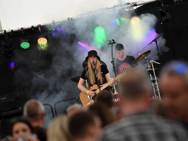 Outnumbered performing at Tynedale Beer and Cider Festival - Chris White Photography