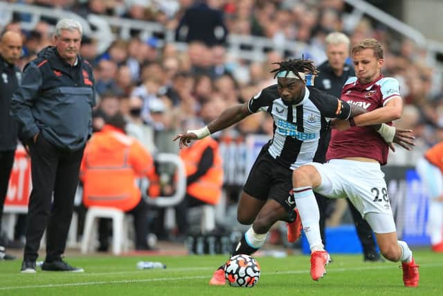 Then-Newcastle United head coach Steve Bruce looks on as Newcastle United's Allan Saint-Maximin attacks West Ham United during a game at St James' Park in August 2021. (Pic: Getty Images)