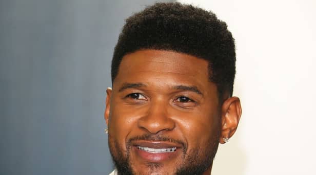 US singer Usher attends the 2020 Vanity Fair Oscar Party following the 92nd Oscars at The Wallis Annenberg Center for the Performing Arts in Beverly Hills on February 9, 2020. (Photo by Jean-Baptiste Lacroix / AFP) (Photo by JEAN-BAPTISTE LACROIX/AFP via Getty Images)