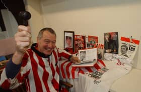John Kirton from Boldon Auction Gallery got right into the spirit of this 2004 auction.
All the items were memorabilia to do with SAFC.