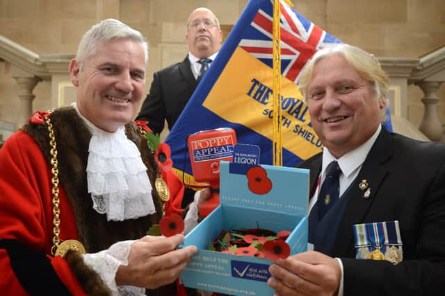 Mayor helps to launch Poppy Appeal