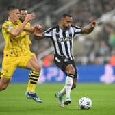 Callum Wilson of Newcastle United runs with the ball whilst under pressure from Nico Schlotterbeck of Borussia Dortmund during the UEFA Champions League match between Newcastle United FC and Borussia Dortmund at St. James Park on October 25, 2023 in Newcastle upon Tyne, England.