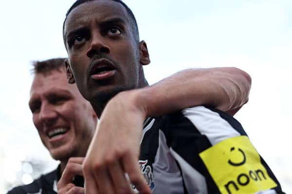 Alexander Isak celebrates with Newcastle United's English defender #33 Dan Burn after scoring the equalising goal during the English Premier League football match 