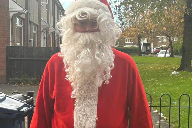 Darren Murphy as Santa 