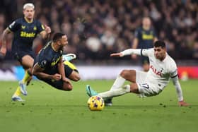 Callum Wilson of Newcastle United clashes with Cristian Romero of Tottenham Hotspur during the Premier League match between Tottenham Hotspur and Newcastle United at Tottenham Hotspur Stadium on December 10, 2023 in London, England. (Photo by Julian Finney/Getty Images)