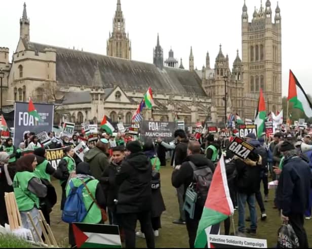 Thousands of Palestine supporters join march in London