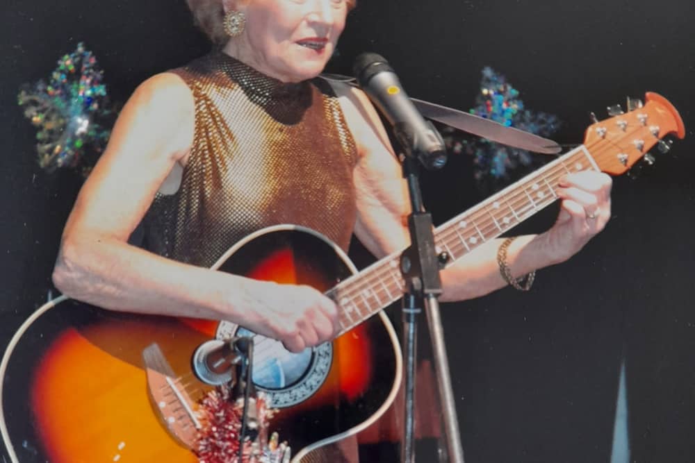 Helen Russell performing with her guitar