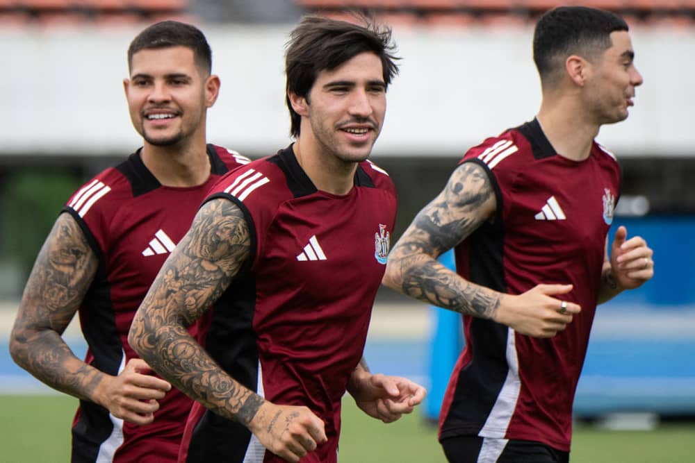 Newcastle United's Sandro Tonali (C) takes part in a training session at the Komazawa Olympic Park Stadium in Tokyo on July 30, 2024 a day before a club friendly football match against Urawa Red Diamonds. (Photo by Yuichi YAMAZAKI / AFP) (Photo by YUICHI YAMAZAKI/AFP via Getty Images)