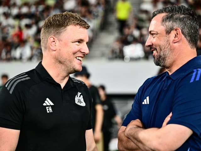 Newcastle United's head coach Eddie Howe (L) and Yokohama F. Marinos' head coach John Hutchinson (R). (Photo by YUICHI YAMAZAKI/AFP via Getty Images)