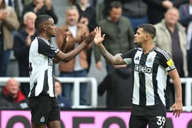Alexander Isak of Newcastle United celebrates scoring his team's second goal with teammate Bruno Guimaraes during the Premier League match between Newcastle United FC and Tottenham Hotspur FC at St James' Park on September 01, 2024 in Newcastle upon Tyne, England. (Photo by Matt McNulty/Getty Images)
