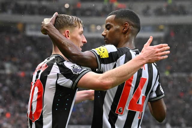 Anthony Gordon (left) and Newcastle United teammate Alexander Isak
