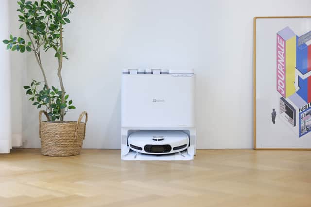 The Ezviz RS20 Pro sits in a smart-looking multi-function base