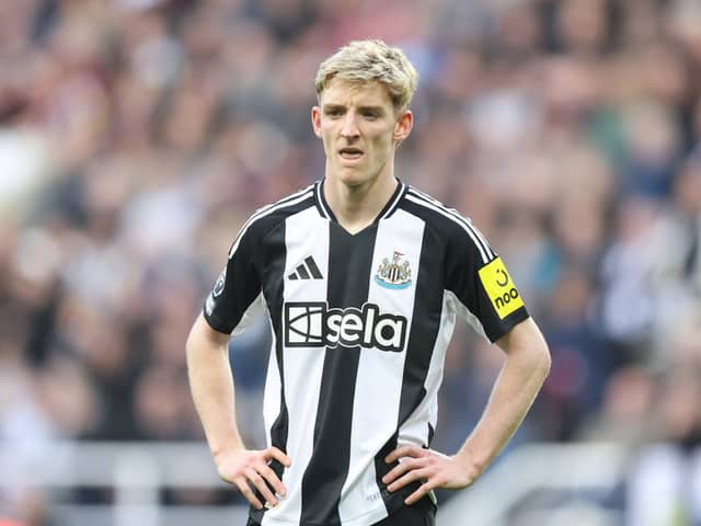 Anthony Gordon in action for Newcastle United. 