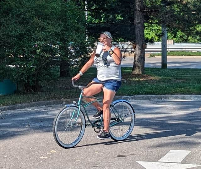 Slimmer Jessica Daniels is more active after using Simple app as shown here cycling
