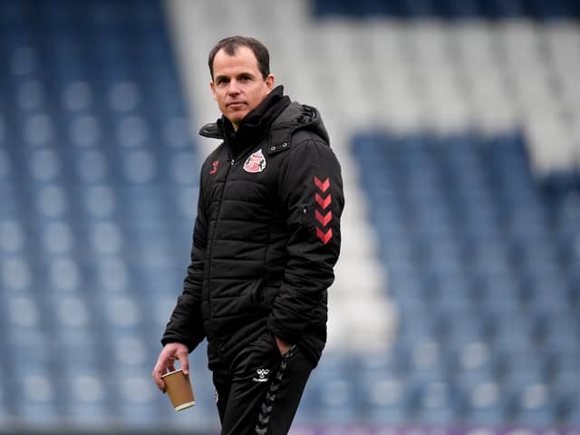 Sunderland head coach Régis Le Bris at Loftus Road for the game against QPR