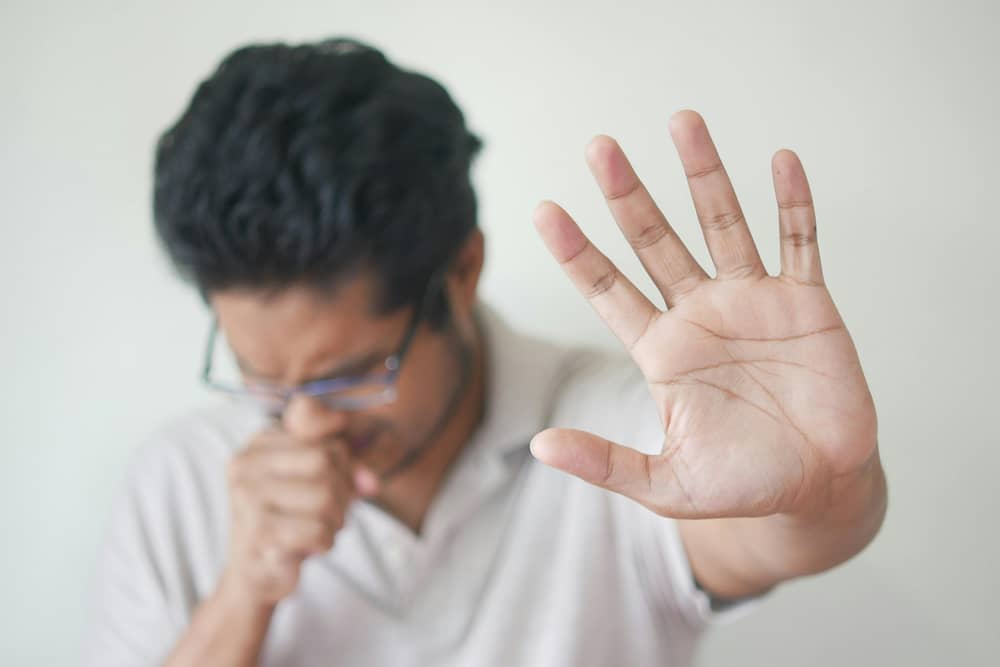 Pharmacist shares how to spot the difference between  sore throat, strep and Covid symptoms.