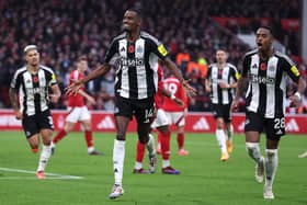 Alexander Isak of Newcastle United celebrates scoring his team's first goal during the Premier League match between Nottingham Forest FC and Newcastle United FC at City Ground on November 10, 2024 in Nottingham, England. (Photo by Alex Livesey/Getty Images)