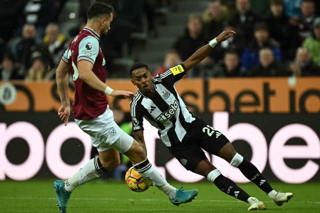 Joe Willock went off with a knock against West Ham on Monday. 