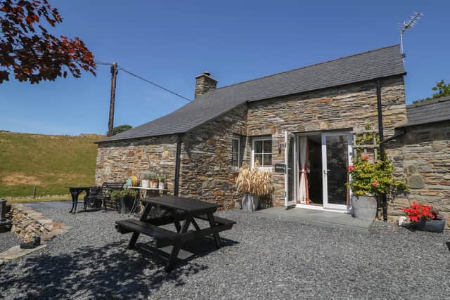 Garth Morthin The Stables, Porthmadog, with Sykes Cottages