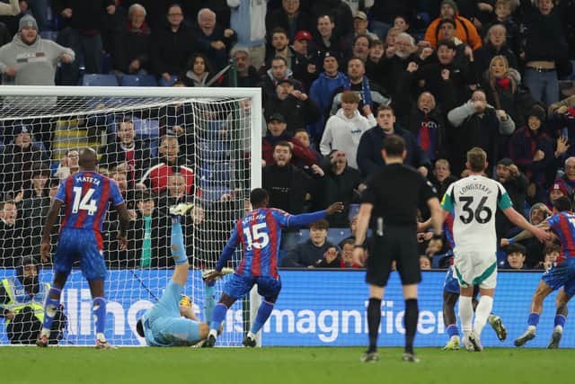 Daniel Munoz of Crystal Palace scores his team's first goal during the Premier League match between Crystal Palace FC and Newcastle United FC at Selhurst Park on November 30, 2024 in London, England. (Photo by Richard Pelham/Getty Images)
