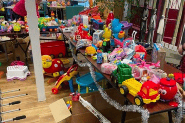 Parents and carers are welcome to come along to Marine Park School to take what presents they can use this Christmas.