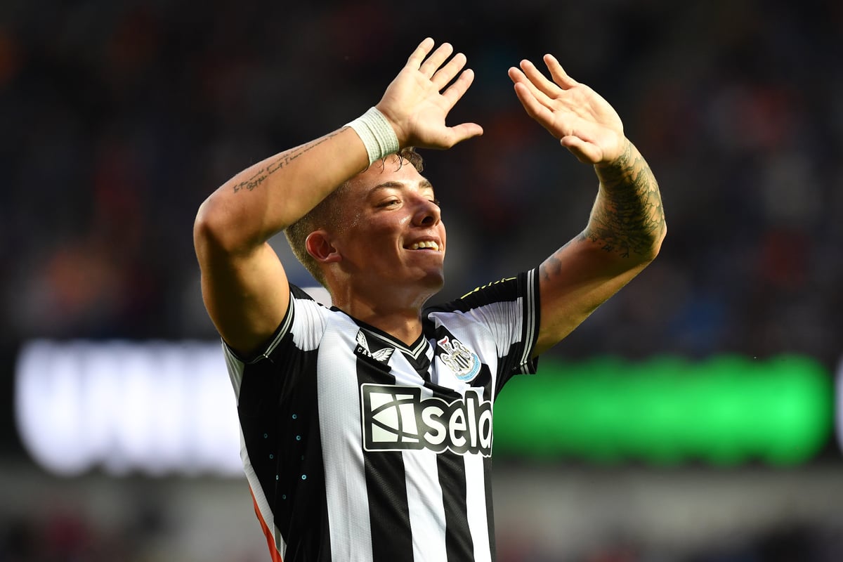 Former West Ham United man & new signing spotted at Newcastle United training ground ahead of summer move