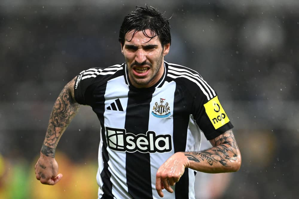 Sandro Tonali of Newcastle in action during the Premier League match between Newcastle United FC and Liverpool FC at St James' Park on December 04, 2024 in Newcastle upon Tyne, England. (Photo by Stu Forster/Getty Images)