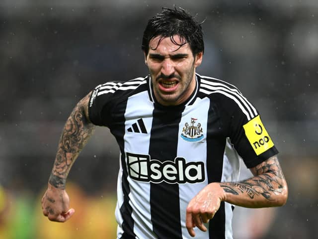 Sandro Tonali of Newcastle in action during the Premier League match between Newcastle United FC and Liverpool FC at St James' Park on December 04, 2024 in Newcastle upon Tyne, England. (Photo by Stu Forster/Getty Images)
