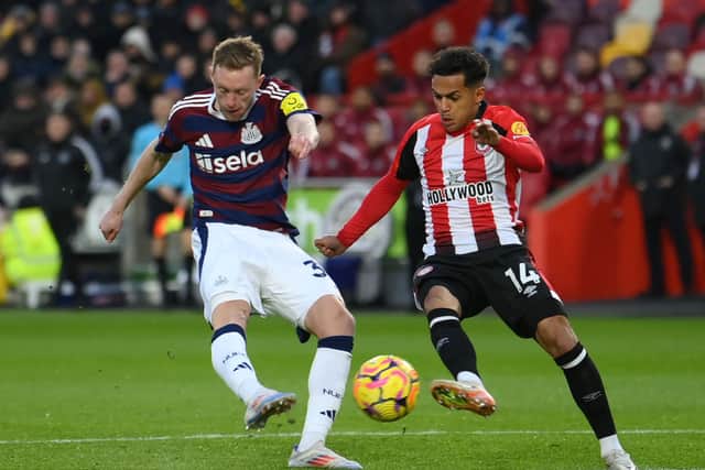 Sean Longstaff in action for Newcastle United.