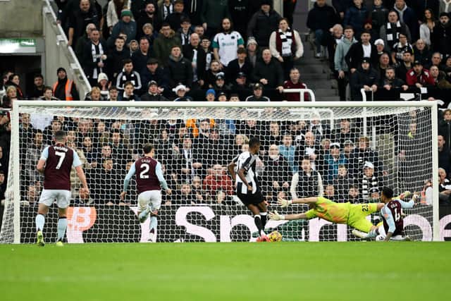 Alexander Isak of Newcastle United scores his team's second goal past Emiliano Martinez of Aston Villa during the Premier League match between Newcastle United FC and Aston Villa FC at St James' Park on December 26, 2024 in Newcastle upon Tyne, England. (Photo by Stu Forster/Getty Images)