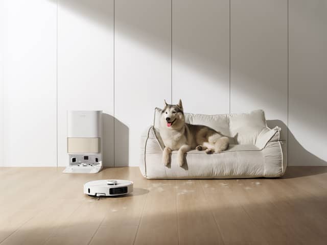 The new Dreame L40 Ultra features a clever base station that washes and dries the mop heads, as well as emptying waste