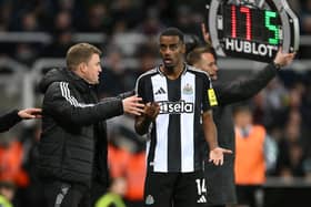 Eddie Howe, Manager of Newcastle United, gives Alexander Isak instructions during the Premier League match between Newcastle United FC and Leicester City FC at St James' Park on December 14, 2024 in Newcastle upon Tyne, England. (Photo by Stu Forster/Getty Images)