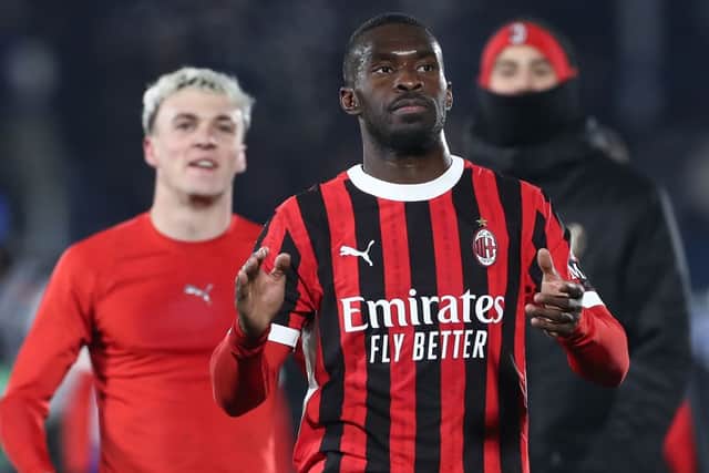 Fikayo Tomori of AC Milan salutes the crowd at the end of Serie A match between Como 1907 and AC Milan at Stadio G. Sinigaglia on January 14, 2025 in Como, Italy.