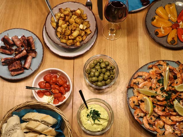 Plans are seeking permission to change the use of the Royal China hot food takeaway to a “café bistro”, which would offer tapas, paninis, cold sandwiches and salads