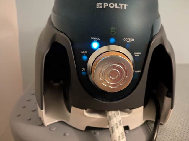 Dials on the Polti La Vaporella XT120C to suit different clothing