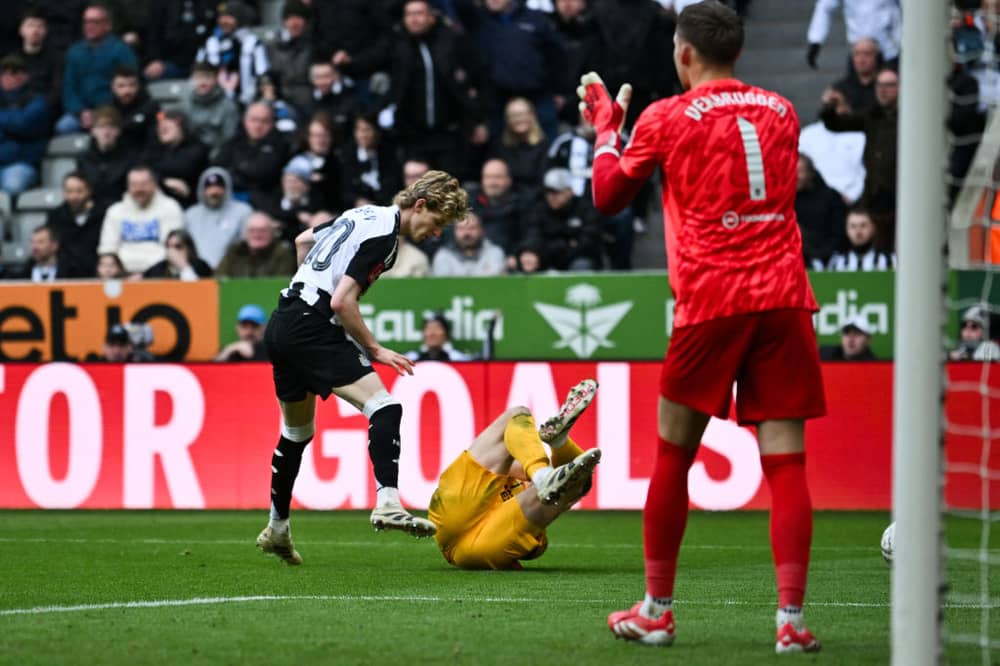 Newcastle United winger Anthony Gordon was shown a straight red card for a foul on Jan Paul van Hecke. 