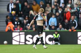 Anthony Gordon sent off for Newcastle United. 