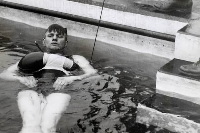Constable Stamp demonstrates his invention at South Shields . (Photo by Hulton Archive/Getty Images)